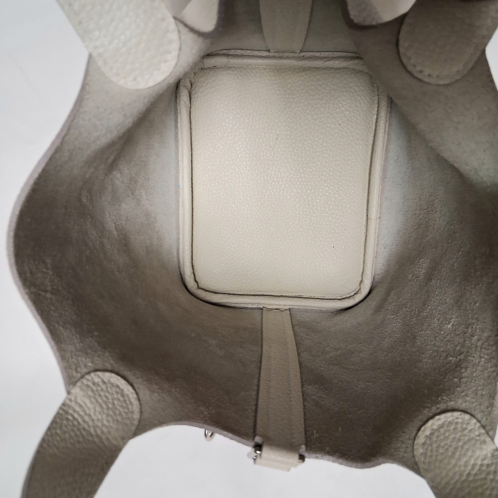 Elegant Ivory Leather Bucket Bag Lock 18 - Picture 5 of 8